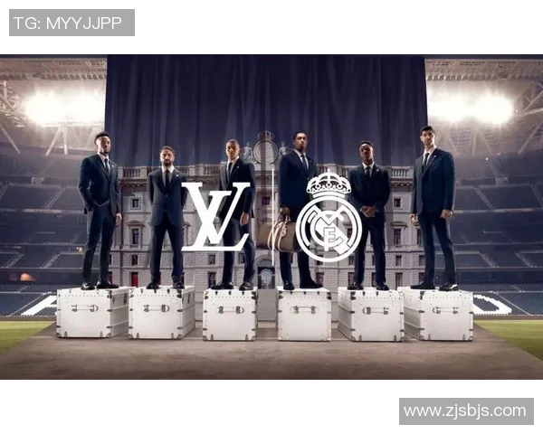 足球明星独特手势与时尚礼服完美结合的精彩瞬间展示